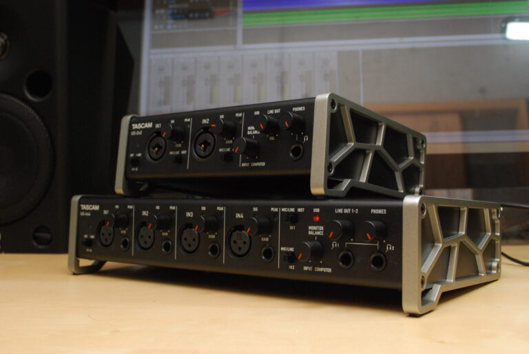 Tascam us 2x2. Tascam 2x2. Tascam us-2x2hr. Аудиоинтерфейс Tascam us-2x2hr. Звуковая карта Tascam 4x4.