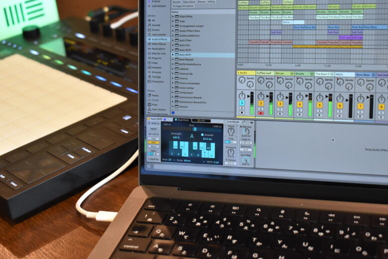 Ableton Liveが12.1にアップデート。ピッチ補正プラグインやドラムサンプラーなどを搭載。Live本体はもちろん、Pushが大幅機能向上